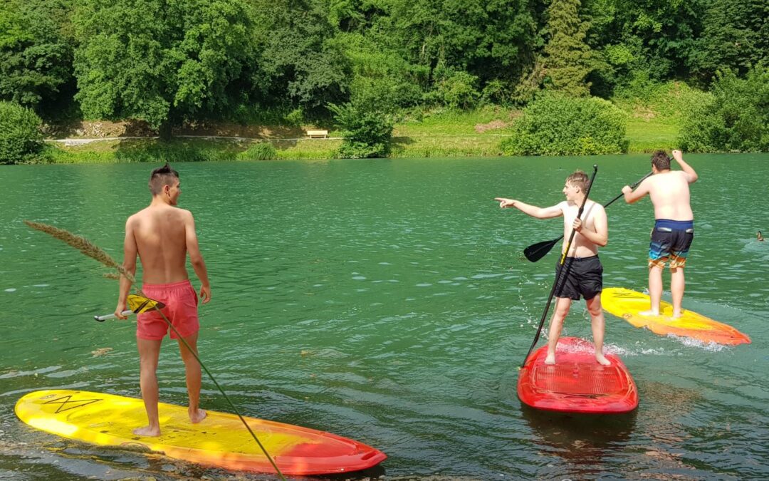 MLADOSTNIKI RADI PREŽIVLJAJO ČAS V NARAVI