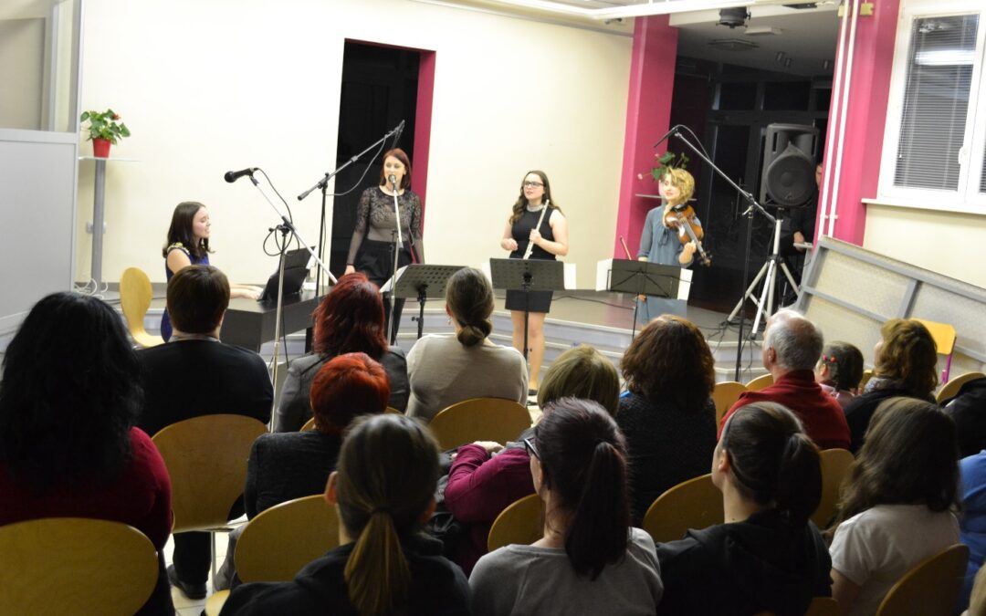 Nastop glasbene skupine Amabile v DŠD Novo mesto