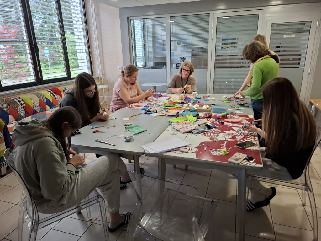 Delavnica izdelovanja pirhov.